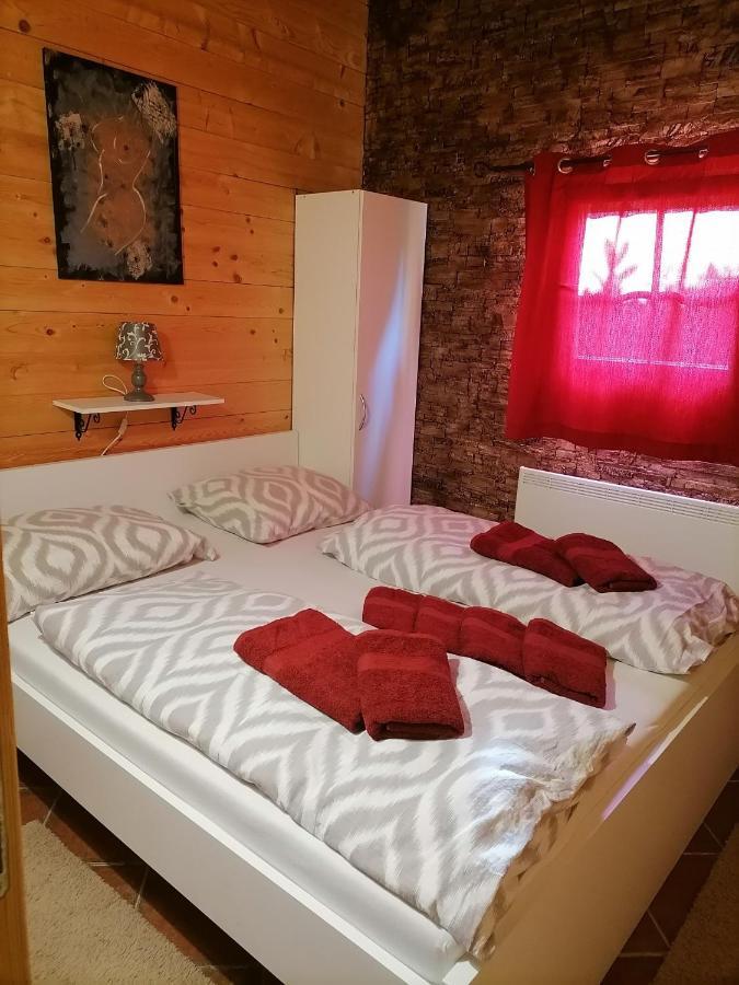 Apartma Suzy Pobegi Eksteriør billede